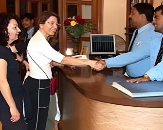 Hotel Pradeep - Varanasi - Front desk