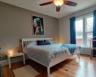 Historic Oak Park Home for 6 / Hemingway District - Oak Park - Bedroom