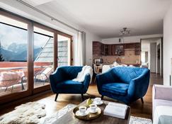 Beautiful apartment, fireplace, 2 verandas with mountain view and playground - Kościelisko - Living room