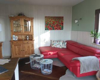 Cozy Wooden House With A Fireplace And Great Views, Fenced Garden - Hatzfeld - Living room