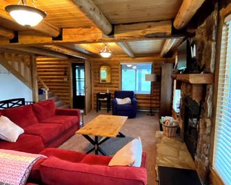 Cozy Alpine Retreat! - Midway - Living room