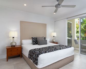 Mandalay Luxury Beachfront Apartments - Port Douglas - Bedroom