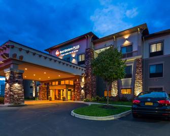 Best Western Plus Finger Lakes Inn & Suites - Cortland - Rakennus