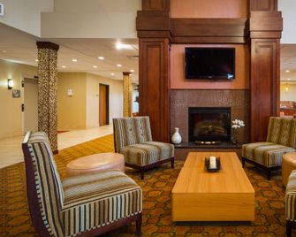 Best Western Plus Finger Lakes Inn & Suites - Cortland - Oleskelutila