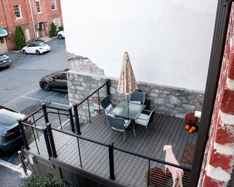 Sweet Lancaster Apt. B - Lancaster - Balcony