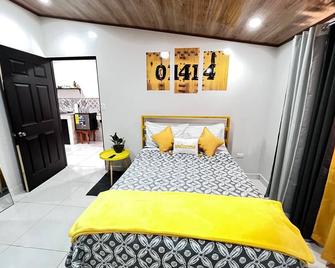 Moken Place A-C in San Antonio - San Antonio - Habitación