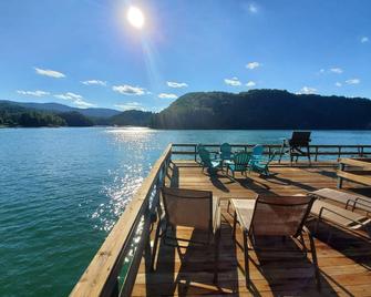 Lakefront On Norris. Spectacular Views! Tram To 1000+ Sqft Dock! 5 Wooded Acres. - Caryville - Balcony