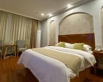 Greentree Inn Linxi Pingyi Mengyang Road Express Hotel - Linyi - Habitación