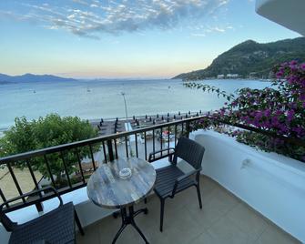 The Diplomat Hotel - Turunç - Balcón