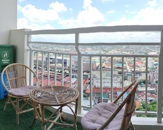 Sami's Cradle at The Celandine - Manila - Balcony