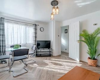 Newly Renovated 2-Bed Home in Newport - Newport