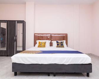 OYO 1917 Mamora Homestay - Batam - Bedroom