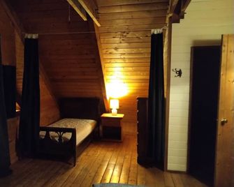 Meadow Lake Guest Ranch - Osprey Suite - Lakeview House - Clinton - Спальня