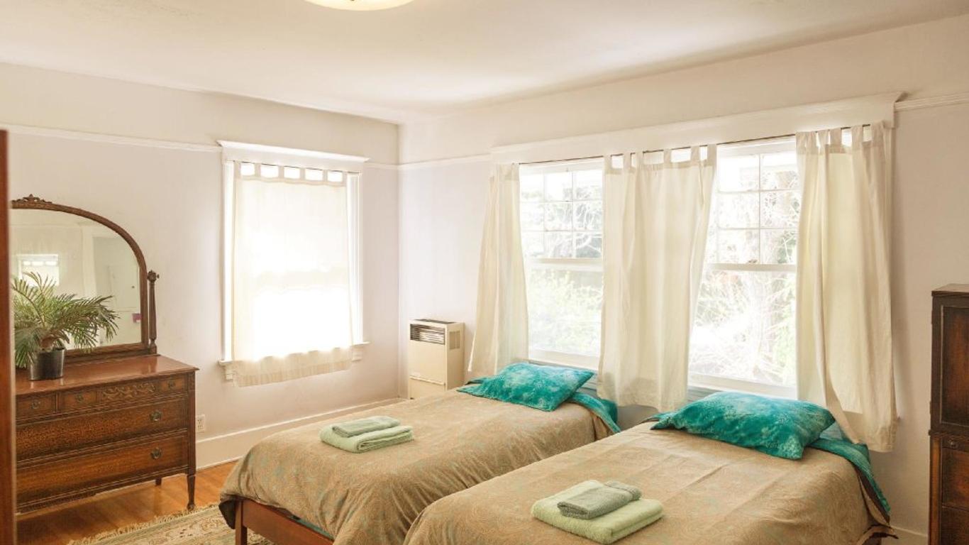 أورانج درايف هوستل