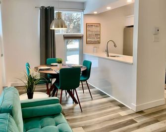 Le Loft du Loch - Condo près du lac et des montagnes! - Magog - Dining room