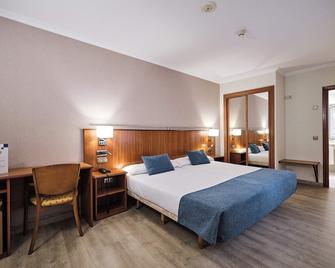 Hotel Ciudad De Compostela - סנטיאגו דה קומפוסטלה - חדר שינה