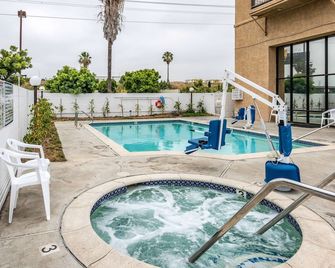 Motel 6 Gardena, Ca - South - Gardena - Bể bơi