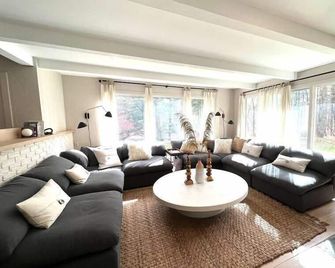 Catskill Mntn Escape 5 Br 3 Bath Villa Hot Tub Fire Pit Best Group Stay - Prattsville - Sala de estar