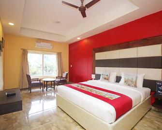 Hotel New Rajdarshan - Madikeri - Bedroom