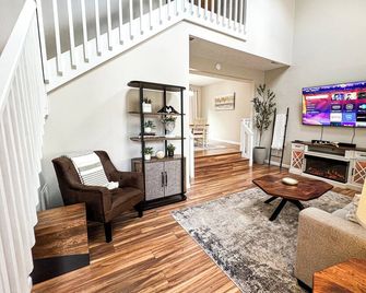 Our Lovely Lake Houselarge Groups Welcome + Great Location! - Morgantown - Living room
