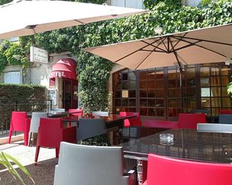 Hotel Anne De Bretagne Blois - בלואה - פטיו