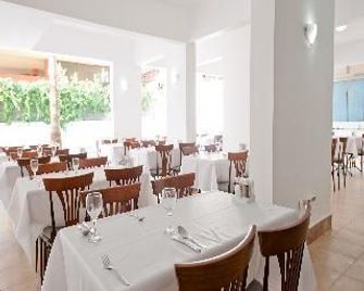 Nergiz Hotel Sand and City - Adults Only - אלניה - מסעדה