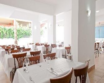 Nergiz Hotel Sand and City - Adults Only - אלניה - מסעדה