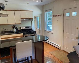Apartment in downtown Newport - - Newport - Kitchen