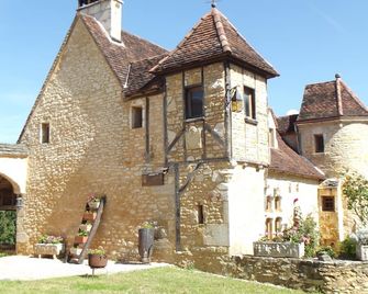 Periwinkle or courtyard cottage - Salignac-Eyvigues - Building