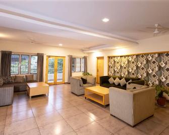 Classic Boutique Hotel & Luxury Service Apartments - Visakhapatnam - Lounge