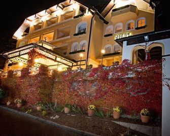 Hotel Restaurant Häupl - Seewalchen - Edificio