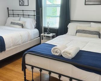 Charming Townhouse 12 minutes to Boston - Watertown - Bedroom