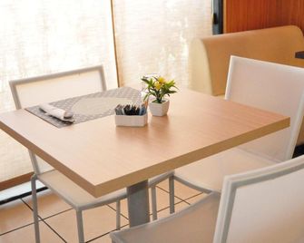 Artisti Rooms - Ravenna - Ruokailuhuone