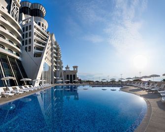 The Grand Gloria Hotel - Batum - Piscina