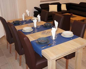 Willa Trojka - Bužinija - Restaurante
