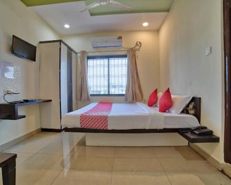 OYO 35538 Hotel Risha - Chandrapur - Bedroom
