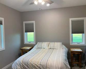 Home in Spring/Cow Creek. 15 miles North of Pierre, SD - Pierre - Bedroom