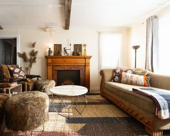Cozy Cabin Style Apt Private 1st Flr 1 Bdrm - Torrington - Obývací pokoj