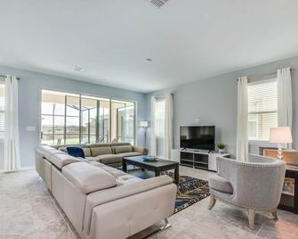 Lovely 4-Bed Pool Home Solara Resort-1791spp - Auburndale - Living room