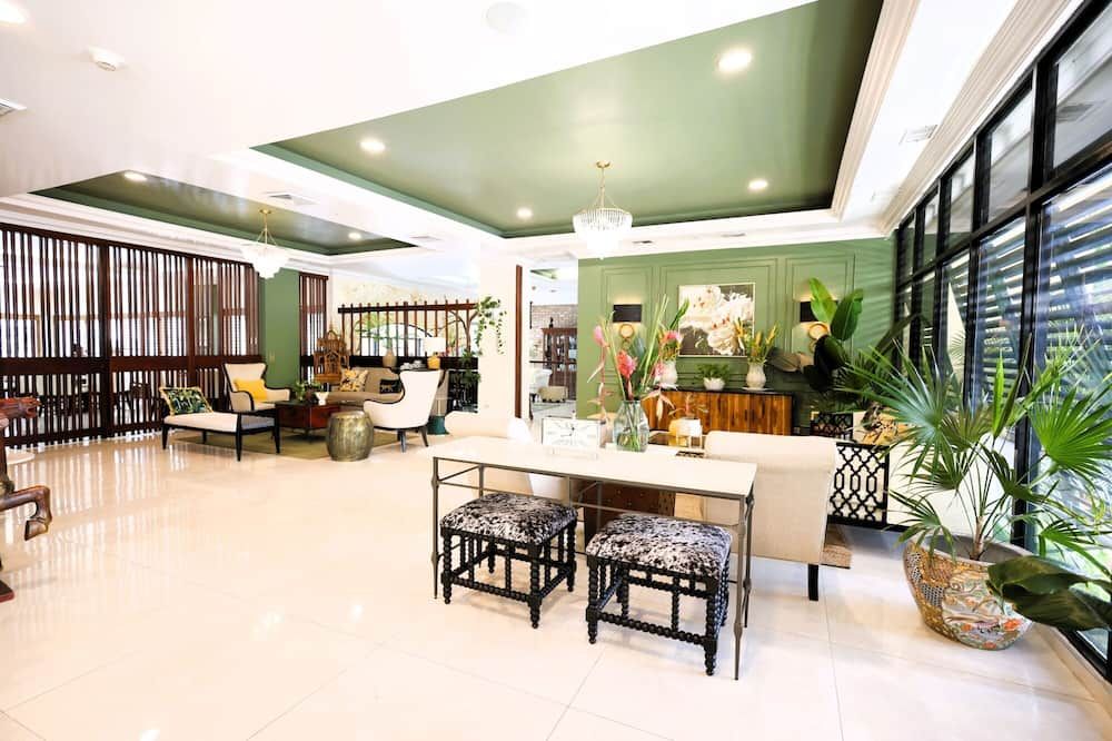 Courtleigh Hotel & Suites - Kingston - Front desk