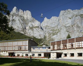 Parador de Fuente De - Fuente De - Building