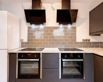 본드게이트 호텔 이스트 미들랜즈 에어포트 - 캐슬 도닝턴 - 주방