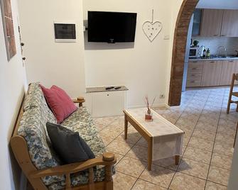 Appartamenti Allegrini Tuenno - Tuenno - Wohnzimmer