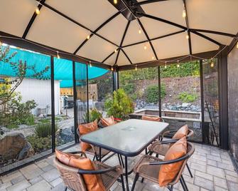 Nature-Inspired Stay with Pool, Fire Pits and More - El Cajon - Patio