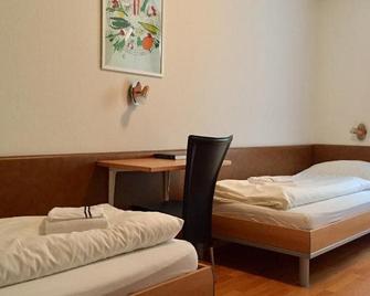 Hotel Stadthof Glarus - Glarus - Slaapkamer