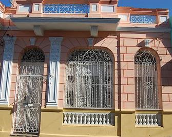 Casa Amanecer - Santiago de Cuba - Edificio