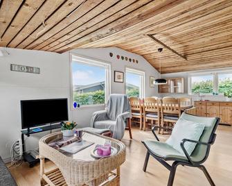 Stunning Home In Esbjerg V With Wifi - Esbjerg - Wohnzimmer