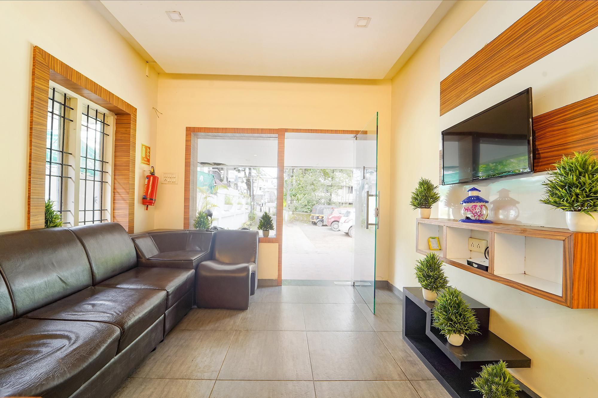 Ascot Hotel - Kochi - Front desk