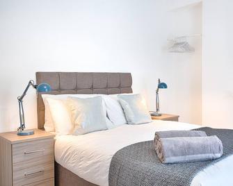 4-Bed Contractor Home - Garden - Near M4 & City - Swansea - Bedroom