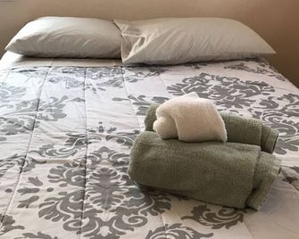 Entire Apartment W Balcony 5 min from LGA - Queens